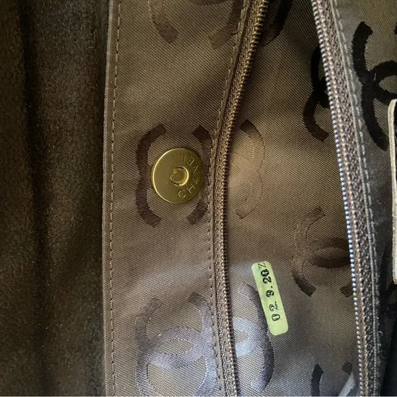 RARE~Chanel Suede Calfskin Antique Gold Metal Brown Shoulder Bag - Picture 9 of 10